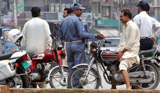 پنجاب: ٹریفک قوانین کی خلاف ورزی کا قانون منظور، اب جرمانہ 20 ہزار روپے تک ہوگا