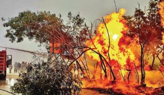 پشاور میں 24 انچ گیس پائپ لائن میں دھماکے سے آگ لگ گئی