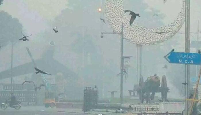 پنجاب کے مختلف شہروں کی فضا بدستور آلودہ