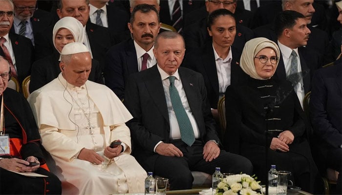 ترک صدر اور پوپ پریس کانفرنس کر رہے ہیں(تصویر سوشل میڈیا)۔