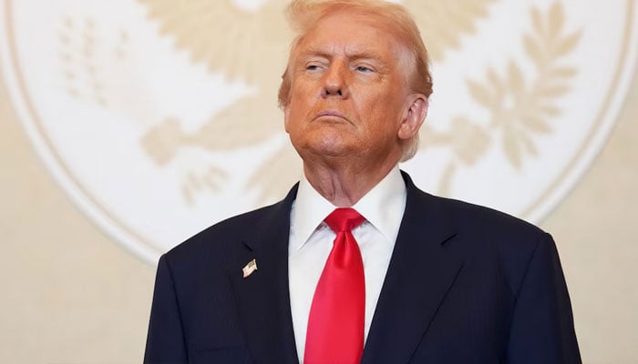 صدر ٹرمپ نے اپنے بیان میں امریکا میں مقیم غیر ملکیوں کے لیے تمام فوائد و سبسڈیز ختم کرنے کا اعلان کردیا - فائل فوٹو