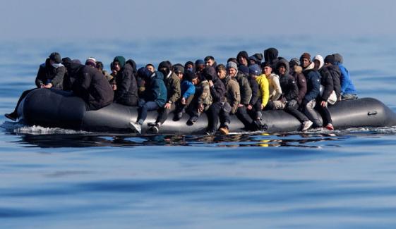 لندن: چھوٹی کشتیوں کے ذریعے آمد میں 53 فیصد اضافہ، اپوزیشن کی کڑی تنقید