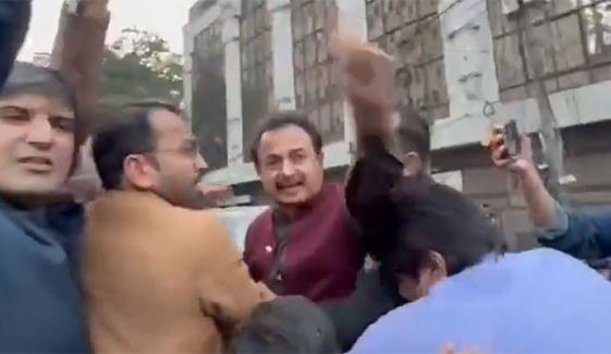 کراچی میں پی ٹی آئی کا احتجاج، حلیم عادل شیخ کو حراست میں لے لیا گیا