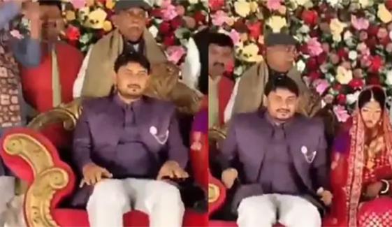 بھارت: شادی میں اسٹیج گر گیا، کئی بی جے پی رہنما زخمی