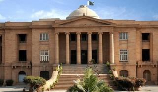 چیف جسٹس آئینی عدالت کو نوٹس جاری کرنے کے نکتے پر فیصلہ محفوظ