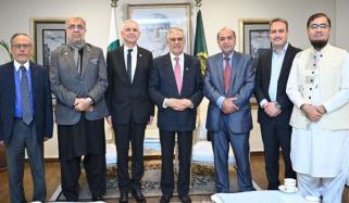 اسحاق ڈار سے صدر انٹرنیشنل فیڈریشن آف اکاؤنٹنٹس ژاں بوکو کی ملاقات