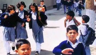 سندھ: نجی اسکولوں کو مخصوص کلر یا ڈیزائن کی جیکٹ پہننے کی پابندی سے روک دیا گیا
