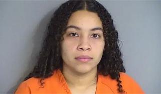 امریکا: کم عمر طالب علم کو نامناسب میسجز بھیجنے پر خاتون ٹیچر گرفتار 