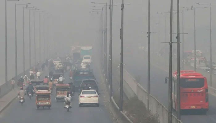 پنجاب کے بیشتر شہر آج بھی اسموگ کی لپیٹ میں