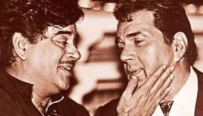 دھرمیندر اور شتروگھن سنہا کی یادگار تصویر—بشکریہ بھارتی میڈیا