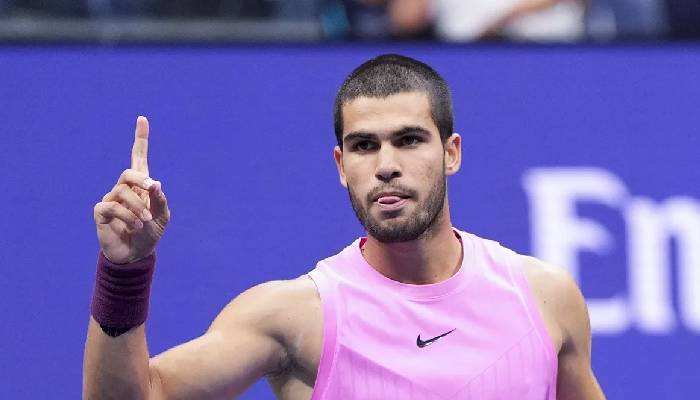 Carlos Alcaraz debuts new hairstyle during Miami break