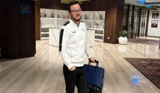  ہیڈ کوچ مائیک ہیسن چھٹیاں گزارنے اپنے وطن نیوزی لینڈ چلے گئے