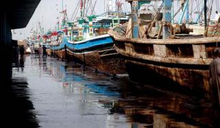 کراچی: منوڑہ میں 2 کشتیوں میں تصادم، 2 خواتین جاں بحق