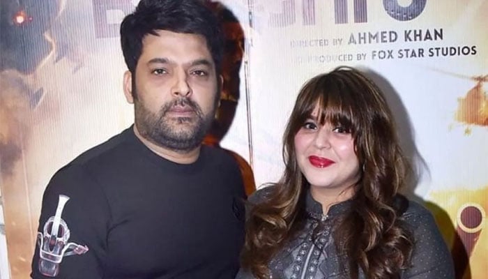 بیوی کے سامنے اداکارہ سے رومانس، ہاتھ کانپ جاتے ہیں، کپل شرما