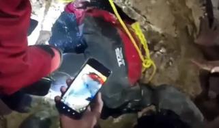 کراچی: مین ہول میں گرنے والا بچہ تاحال لاپتہ، عوام مشتعل، ریسکیو کام رک گیا