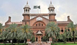 لاہور: درختوں کی کٹائی سے متعلق درخواست پر پی ایچ اے کو نوٹس جاری