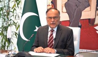 پاکستان میں بڑھتی آبادی بچوں میں غذائی قلت کو بڑھا رہی ہے: احسن اقبال