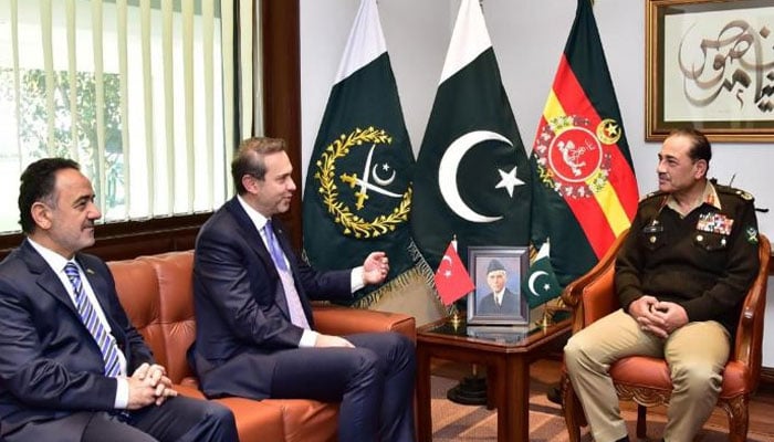 فیلڈ مارشل سید عاصم منیر سے ترک وزیرِ توانائی الپ ارسلان نے جی ایچ کیو میں ملاقات کی ہے—