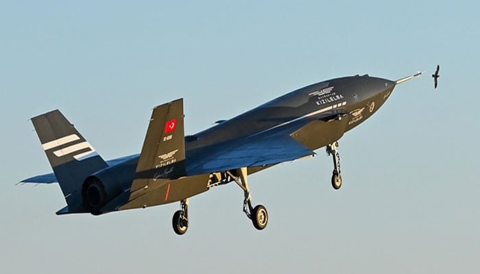 ترکیہ کے قزل ایلما بغیر پائلٹ جنگی طیارے نے عالمی دفاعی نظام کا نقشہ تبدیل کر دیا