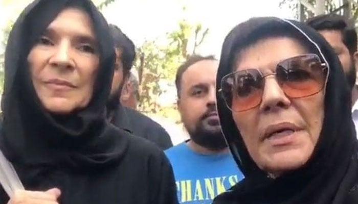 علیمہ اور عظمٰی خان(فائل فوٹو)۔