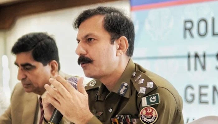 پنجاب میں رجسٹرڈ گاڑیوں کی تعداد ڈھائی کروڑ سے زائد ہے، ڈی آئی جی وقاص نذیر