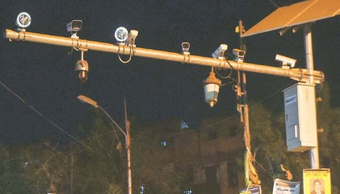 سندھ پولیس کی’فیس لیس ای ٹکٹنگ‘ دیگر شہروں میں بھی متعارف کرنے کی تیاری