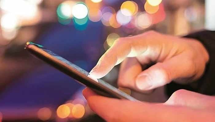 بھارت: اسمارٹ فون میں سرکاری ایپلیکیشن انسٹال کرنے کے احکامات واپس