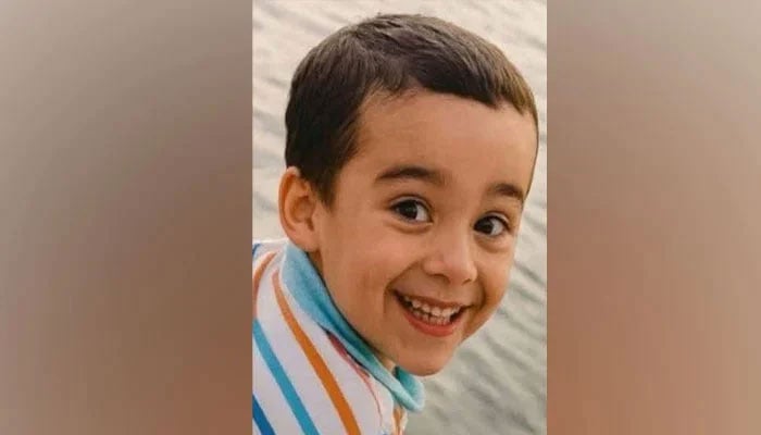 گٹر میں گر کر جاں بحق ہونے والے 3 سالہ بچے ابراہیم کی یادگار تصویر—فائل فوٹو