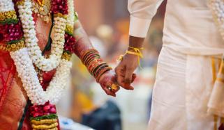 بھارت: جہیز کا مطالبہ پورا نہ ہونے پر سسرالیوں نے 24 گھنٹوں میں دلہن کو گھر سے نکال دیا