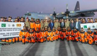 پاکستانی سی 130 طیارہ امدادی ٹیم اور سامان لے کر کولمبو پہنچ گیا
