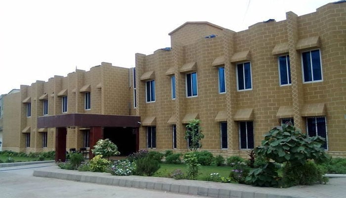 شہید بےنظیر بھٹو میڈیکل کالج لیاری میں ایڈوانس گائنی روبوٹک سرجری