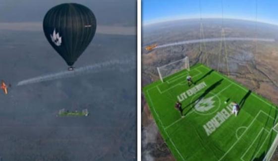 1800 میٹر کی بلندی پر فٹبال میچ، رُوسی ایڈونچر ماہرین کا منفرد کارنامہ