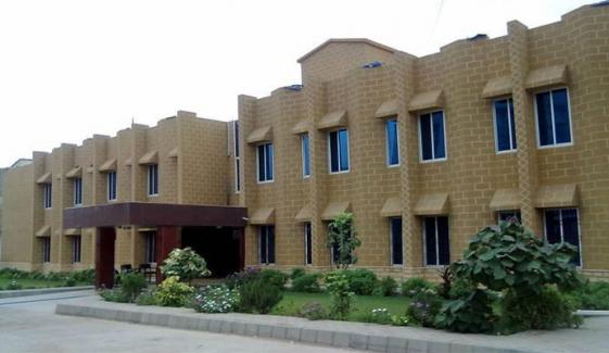 شہید بےنظیر بھٹو میڈیکل کالج لیاری میں ایڈوانس گائنی روبوٹک سرجری