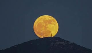سال 2025 کا آج آخری سپر مون: پاکستان میں کب دیکھا جائے گا؟