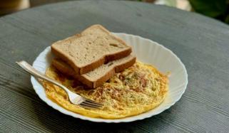 روزانہ بریڈ آملیٹ کھانا صحت مند ہے یا نہیں؟