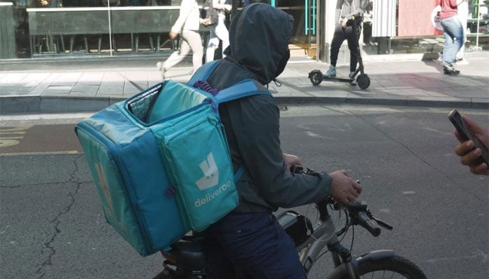 برطانیہ: 60 ڈلیوری رائیڈرز کو ملک بدری کا سامنا