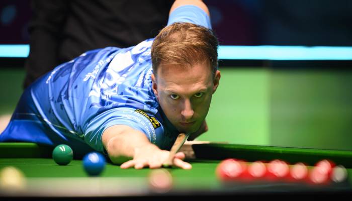 UK Championship: Judd Trump advances to semi-finals with dominant victory