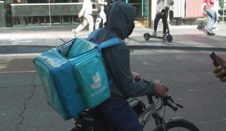 برطانیہ: 60 ڈلیوری رائیڈرز کو ملک بدری کا سامنا