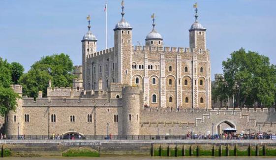 ٹاور آف لندن: شاہی نوادرات کو نقصان پہنچانے پر ڈسپلے بند