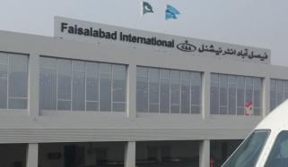 فیصل آباد ایئرپورٹ، دبئی جانے والی نجی پرواز کے 13 مسافر آف لوڈ 