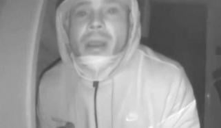 برطانیہ: چور کی سی سی ٹی وی میں پکڑے جانے کے لمحے کی ویڈیو وائرل