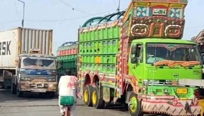 بھاری جرمانوں کے خلاف آج پنجاب میں ٹرانسپورٹرز کی ہڑتال کا اعلان