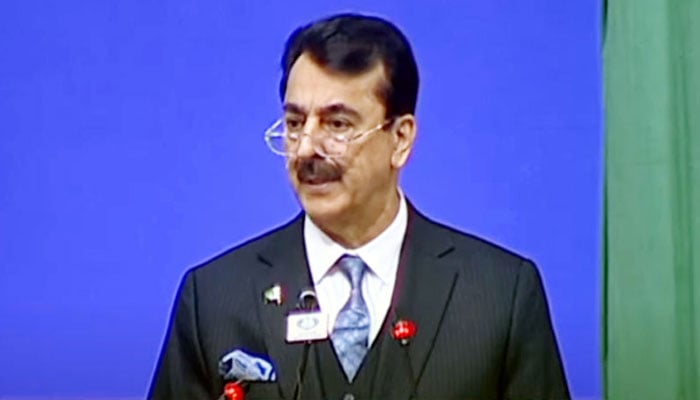 چیئرمین سینیٹ یوسف رضا گیلانی---فائل فوٹو