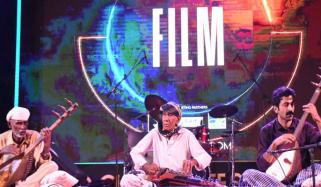 عالمی ثقافتی میلہ اپنی تمام تر رنگینیوں کیساتھ اختتام پذیر، آخری روز 80 برس کے بینجو نواز استاد نور بخش نے دھوم مچادی