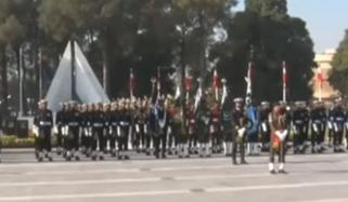 چیف آف ڈیفنس فورسز فیلڈ مارشل سید عاصم منیر کو گارڈ آف آنر پیش کیا جا رہا ہے