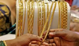 ملک میں فی تولہ سونا 1900 روپے سستا