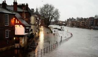 طوفان برام: برطانیہ میں تیز ہواؤں کیساتھ شدید بارشیں ہونے کا امکان