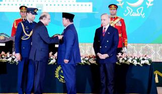 صدر انڈونیشیا کو نشانِ پاکستان عطاء