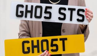 برطانیہ: جعلی نمبر پلیٹس کا بڑے پیمانے پر استعمال خطرہ بن گیا