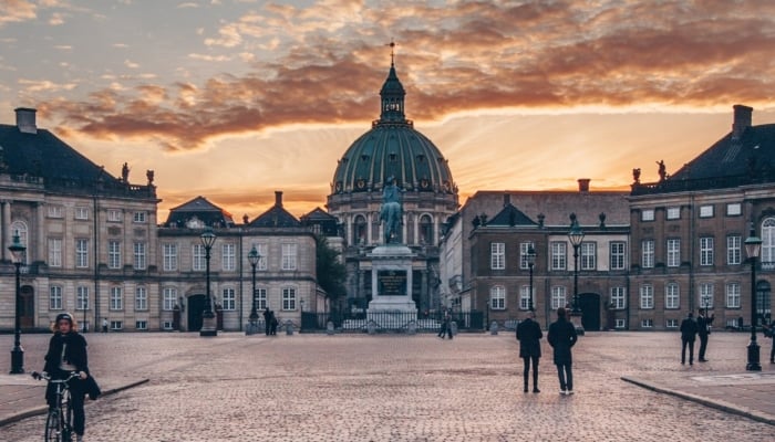 Royal family delights fans with festive Christmas cake house reveal